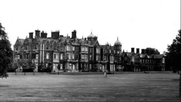 Το διάσημο Sandringham House στο Νόρφολκ περιμένει τους επισκέπτες του τον Απρίλιο