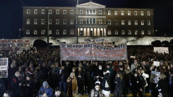 Νέα συλλαλητήρια για το δυστύχημα των Τεμπών - Επεισόδια στο Σύνταγμα