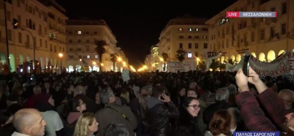 Θεσσαλονίκη: Μεγάλο συλλαλητήριο για τα Τέμπη στο άγαλμα Βενιζέλου – Ξεκίνησε πορεία προς τον ΟΣΕ