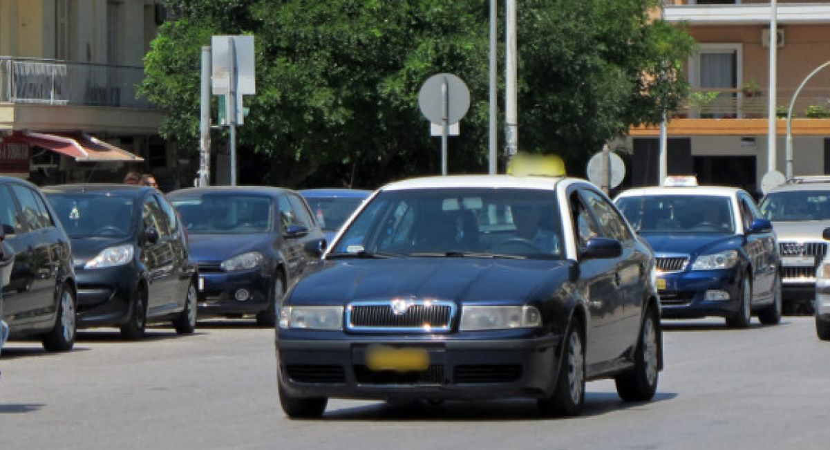 Θεσσαλονίκη: Απείλησε με μαχαίρι οδηγό ταξί και απέσπασε 200 ευρώ