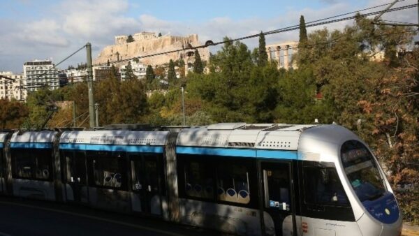 Κυκλοφοριακές ρυθμίσεις σε μετρό και τραμ λόγω των παρελάσεων για την 25η Μαρτίου