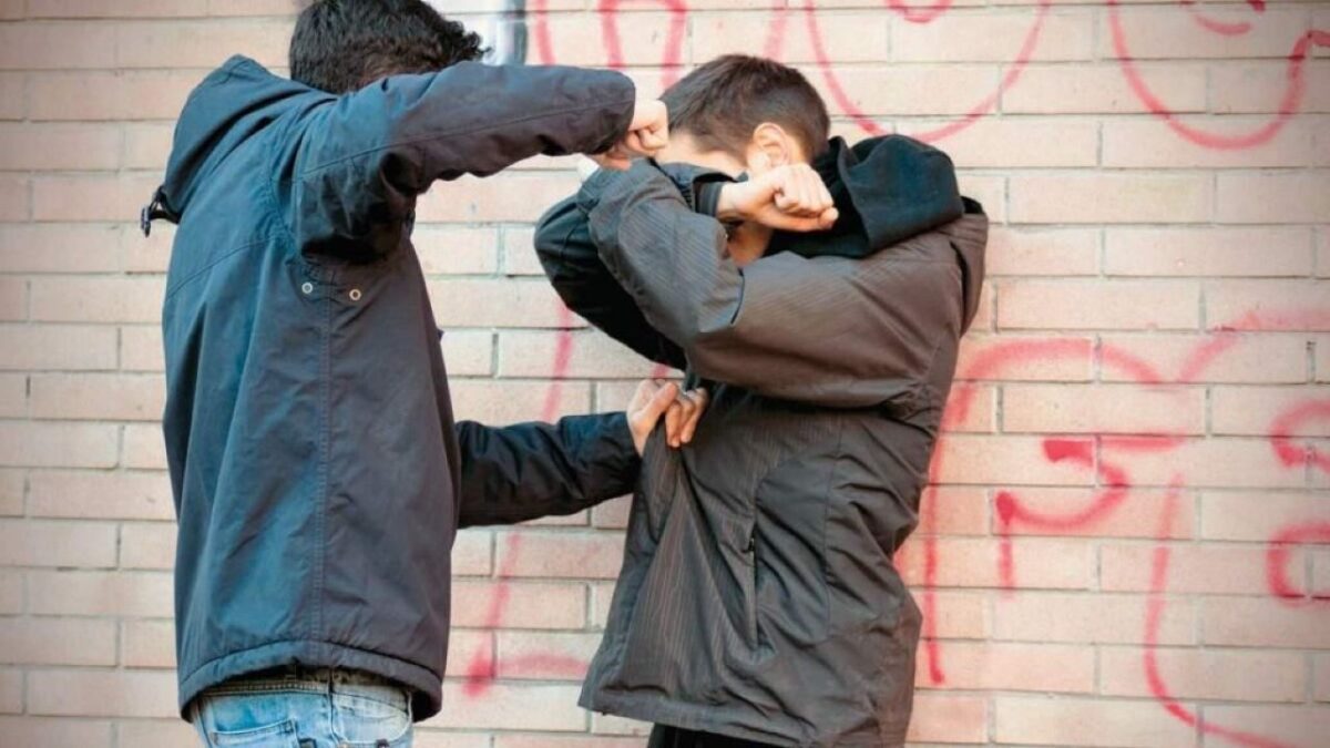 Βία ανηλίκων: Παιδιά κατήγγειλαν ξυλοδαρμούς από συμμαθητές τους σε Εύβοια και Θεσσαλονίκη