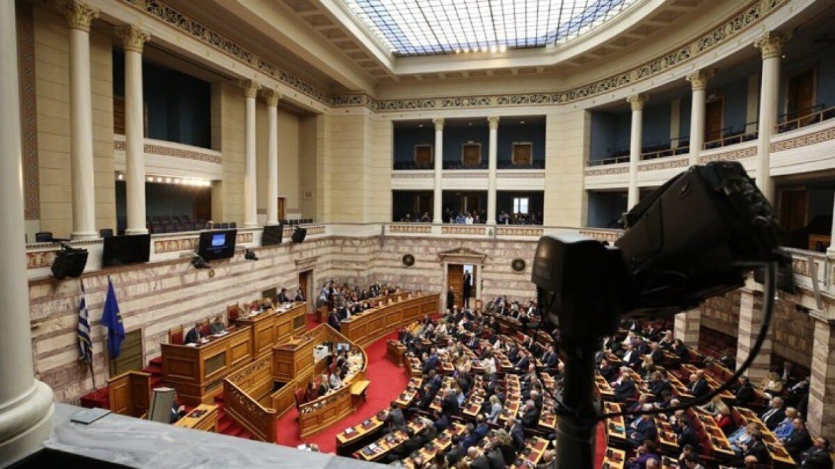 Στη Βουλή στρέφεται το πολιτικό ενδιαφέρον, τις επόμενες ημέρες