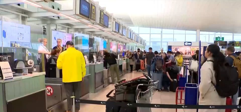 Χίθροου: Επανεκκινούν από απόψε οι πτήσεις – Πώς τέθηκε εκτός λειτουργίας το 2ο μεγαλύτερο αεροδρόμιο του κόσμου