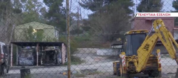 Χολαργός: Πυρκαγιά σε εργοτάξιο της ΕΥΔΑΠ – Ζημιές σε έξι οχήματα