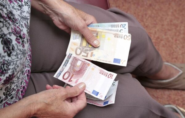 Συνταξιούχοι που συνεχίζουν να εργάζονται θα βλέπουν αύξηση σύνταξης χωρίς επιπλέον εισφορά αλληλεγγύης
