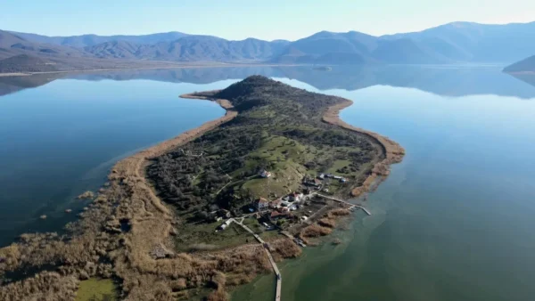 Άγιος Αχίλλειος Πρεσπών: Μια μικρή κατοικημένη νησίδα μέσα στην λίμνη - video
