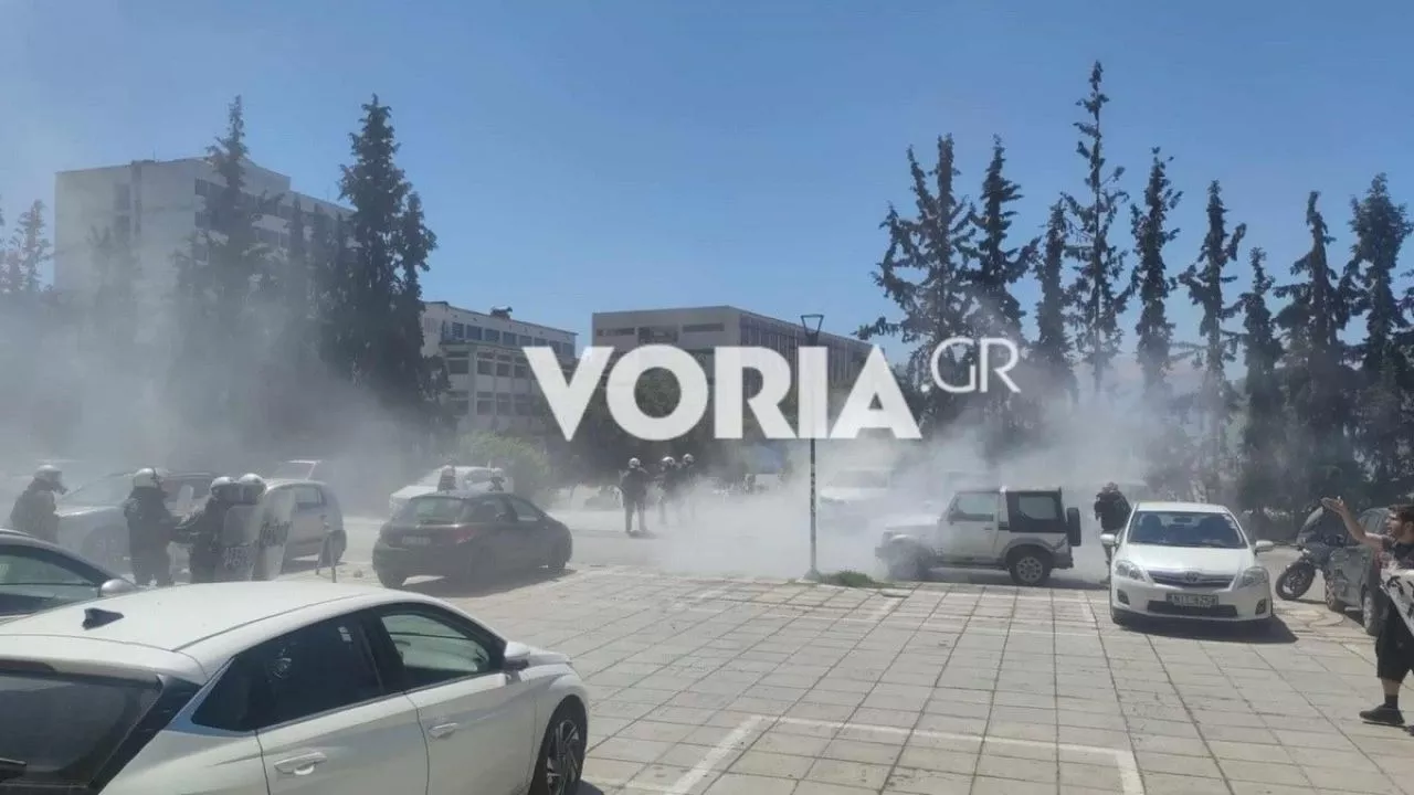 ΑΠΘ.jpg Θεσσαλονίκη: Επεισόδια στο ΑΠΘ μετά την ανακατάληψη στο Στέκι Φυσικού – Δακρυγόνα και μολότοφ