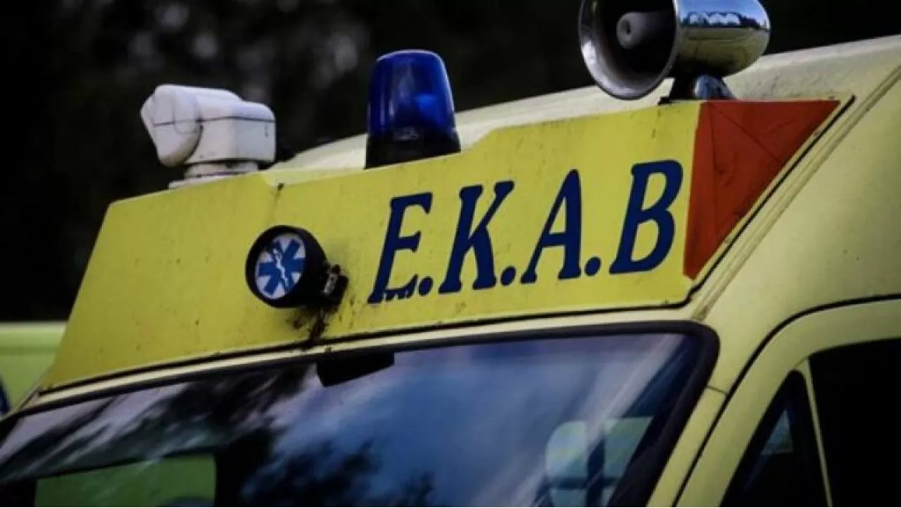 ασθενοφόρο.jpg Τροχαίο στην Αγία Βαρβάρα – Αγόρι 11 ετών τραυματίστηκε ελαφρά