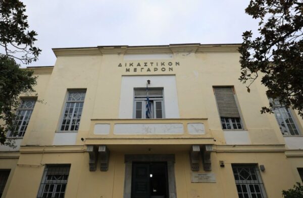 Καρδίτσα: “Παιδί-ήρωας” έσωσε τη μητέρα – Αφόπλισε και απώθησε τον 50χρονο σύντροφο της