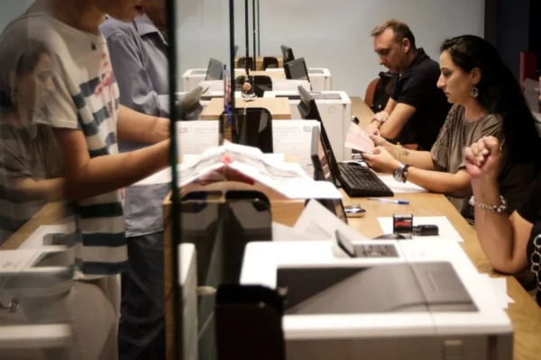 Καταργούνται ως δικαιολογητικά στο Δημόσιο τα πιστοποιητικά Γέννησης και Οικογενειακής Kατάστασης