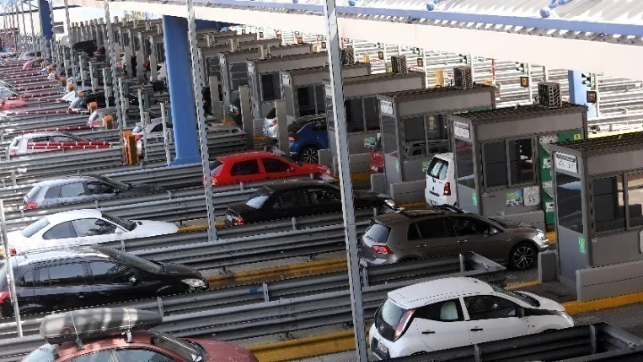 διόδια Ομαλά εξελίσσεται η έξοδος των εκδρομέων για το Πάσχα