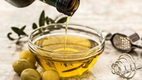 Ελαιόλαδο: 8 χρήσεις που κάνουν πιο εύκολη τη ζωή στο σπίτι