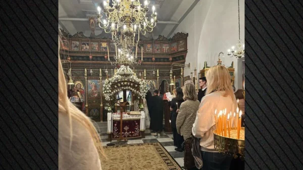 Ύδρα: Με κατάνυξη και ευλάβεια η περιφορά του Επιταφίου, δείτε βίντεο