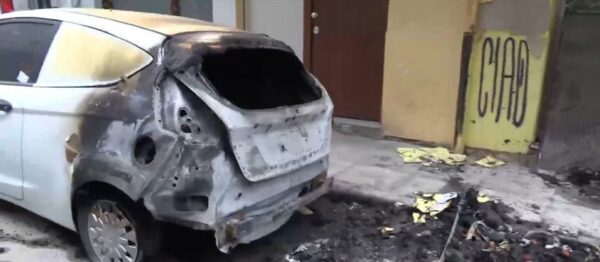 Φωτιά σε κάδο απορριμμάτων στη Θεσσαλονίκη: Κάηκε ολοσχερώς ΙΧ, σοβαρές ζημιές σε άλλα δύο – Βίντεο ντοκουμέντο