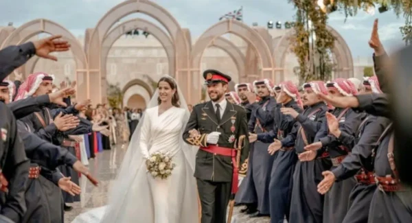 Η οκτώ μηνών πριγκίπισσα Ιμάν της Ιορδανίας στην πρώτη της εμφάνιση στο εξωτερικό