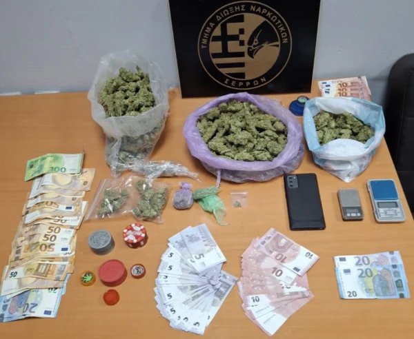 Δίωξη Σερρών: 19χρονος είχε στο σπίτι του πάνω από ένα κιλό κάνναβη και 153 πλαστά χαρτονομίσματα