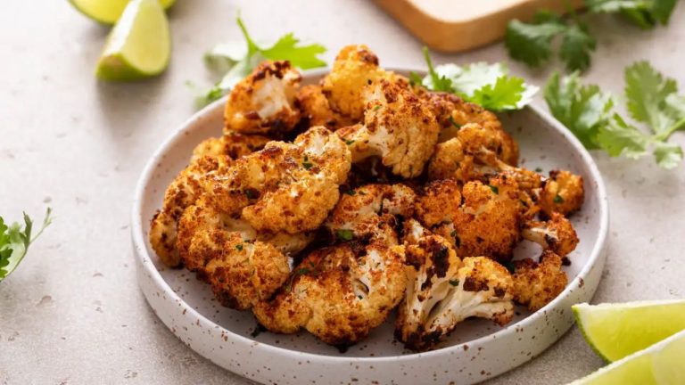 Τραγανές μπουκιές από κουνουπίδι στο air fryer με κρεμώδη σάλτσα μουστάρδας – μελιού