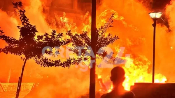 Κρήτη: Πύρινη κόλαση την Ανάσταση στα Καμίνια με μολότοφ και μπιτόνια με βενζίνη