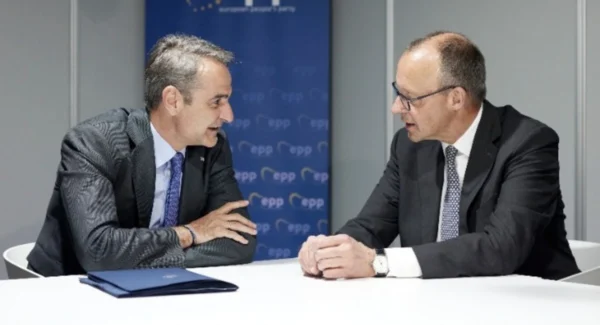 Θέματα της ευρωπαϊκής άμυνας και της οικονομίας στο επίκεντρο συνάντησης Μητσοτάκη - Μερτς