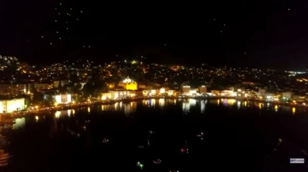 Εκατοντάδες φαναράκια φώτισαν τον ουρανό της Μυτιλήνης