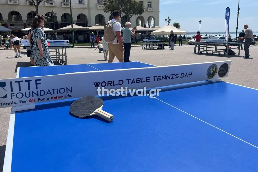 Θεσσαλονίκη: Ατελείωτο πινγκ- πονγκ στη πλατεία Αριστοτέλους από μικρούς και μεγάλους (φωτο & video)