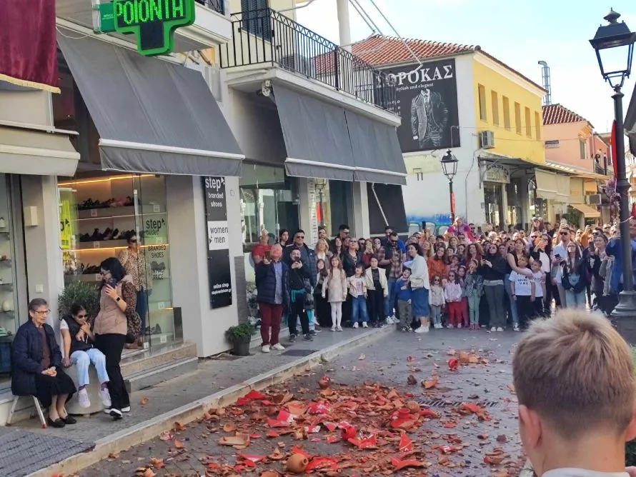 Πρέβεζα: Έσπασαν 2.000 μπότια μετά την πρώτη Ανάσταση