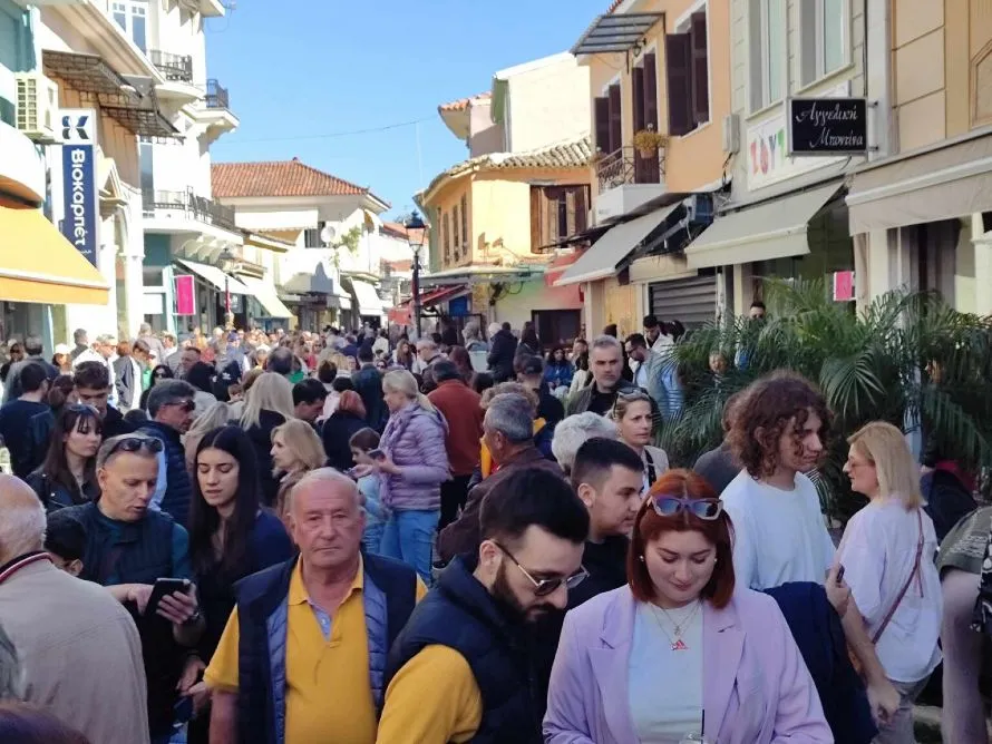 Πρέβεζα: Έσπασαν 2.000 μπότια μετά την πρώτη Ανάσταση