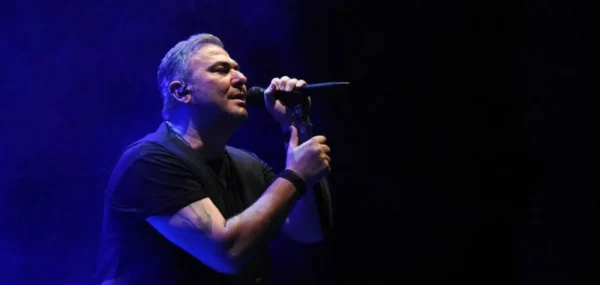 Ο Αντώνης Ρέμος για τα αρνητικά σχόλια για την εμφάνιση στο Ντουμπάι: “Οι μίζεροι με τις μιζέριες”