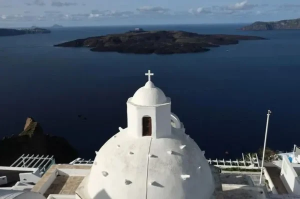 BBC για Σαντορίνη: Μπορεί μια πανίσχυρη έκρηξη να καταστρέψει το ονειρεμένο ελληνικό νησί;