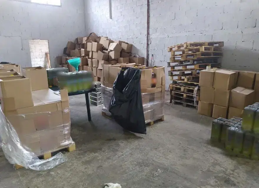 Θεσσαλονίκη: Συμμορία «βάφτιζε» ηλιέλαιο για παρθένο ελαιόλαδο και το πουλούσε στην Ευρώπη