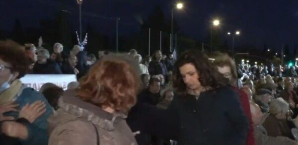 Συνταξιούχοι: Συγκέντρωση στο Σύνταγμα – Θα παραμείνουν όλη τη νύχτα στο δρόμο