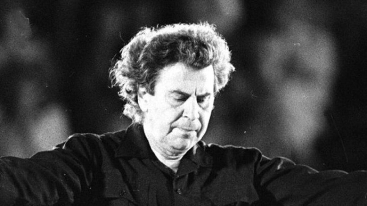 “1958”: Ένας θεατρικός μονόλογος για την πρώτη περίοδο του Μίκη Θεοδωράκη στο Παρίσι