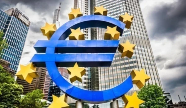 ΕΚΤ: Προς νέα μείωση των επιτοκίων τη Μεγάλη Πέμπτη λόγω των αμερικανικών δασμών