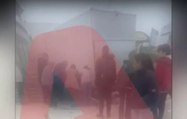Σοβαρό τροχαίο στον Μαραθώνα: Φορτηγό «καβάλησε» το πεζοδρόμιο και παρέσυρε ανήλικο μαθητή – Στο νοσοκομείο ο 16χρονος