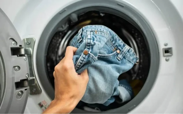 Πόσο συχνά πρέπει να πλένουμε τα τζιν - Γιατί «δεν πρέπει» να μπαίνουν στο πλυντήριο