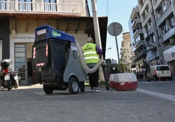 Δήμος Σερρών: Ολοκαίνουργια μεν τα αμαξίδια καθαριότητας, "άχρηστα" δε - video