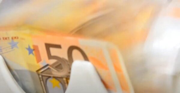 Δημόσιο: Ρύθμιση φέρνει «δώρο» μέχρι 300 ευρώ σε χιλιάδες υπαλλήλους - video