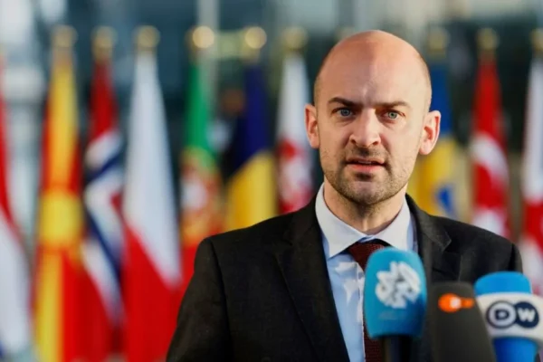 Αλγερία: Απελαύνει 12 Γάλλους υπαλλήλους της πρεσβείας ως απάντηση στη σύλληψη 3 Αλγερινών