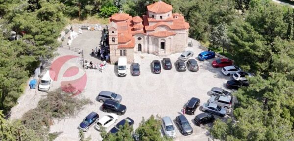Άγιος Νικόλαος Σερρών: Έκοψαν τα δέντρα και τα παράτησαν στο κέντρο του προαυλίου