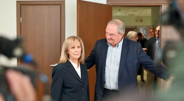 Την Περιφερειάρχη Κεντρικής Μακεδονίας επισκέφθηκε ο πρώην πρωθυπουργός Κώστας Καραμανλής