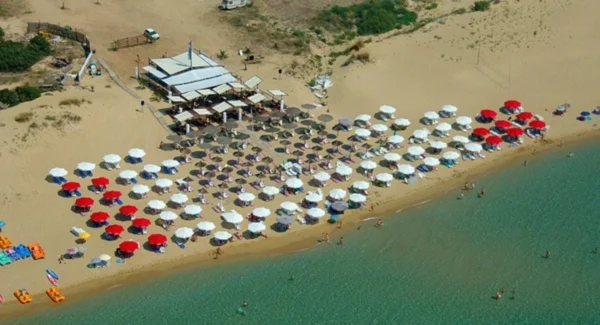 Γαλάζια Σημαία 2025: Δεύτερη η Ελλάδα παγκοσμίως με 657 βραβευμένες ακτές