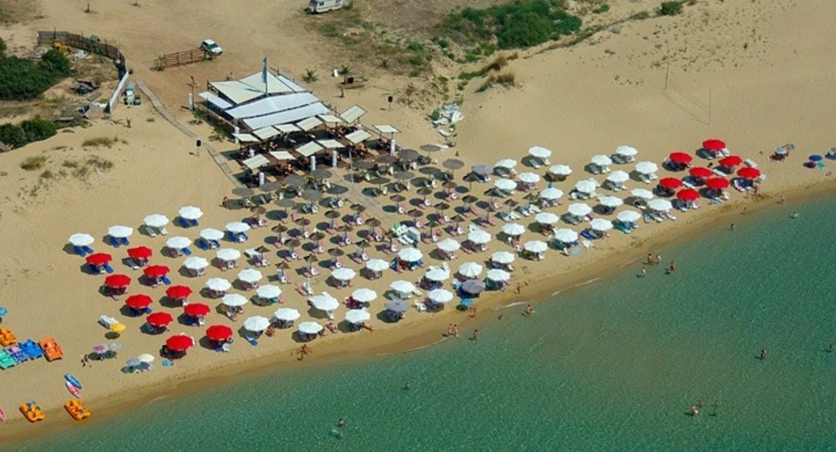 Γαλάζια Σημαία 2025: Δεύτερη η Ελλάδα παγκοσμίως με 657 βραβευμένες ακτές