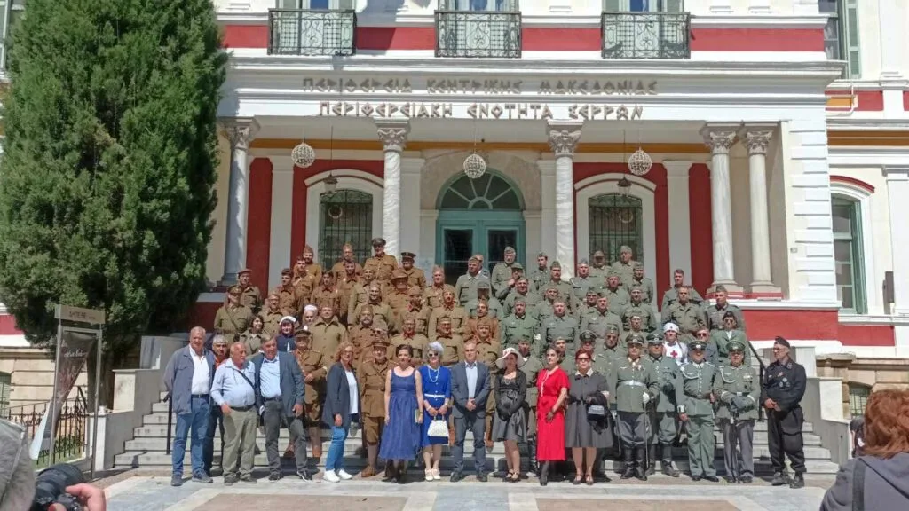Σέρρες: Βόλτα στους δρόμους από τους αναβιωτές της αναπαράστασης της μάχης του Ρούπελ