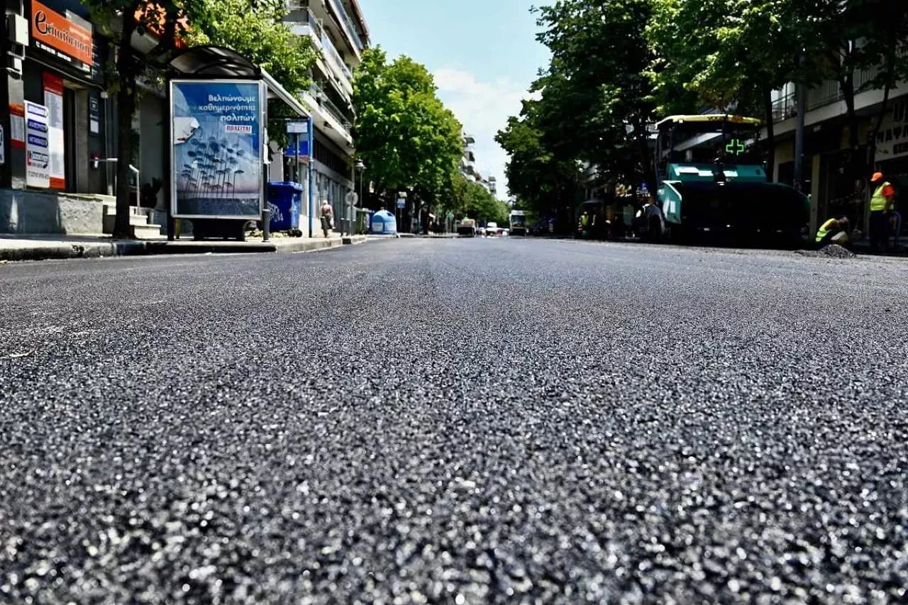 asfaltostrosi.jpg Δ. Θεσσαλονίκης: Συνεχίζεται η ασφαλτόστρωση αύριο στην οδό Παπάφη – Ποιο τμήμα θα κλείσει για 11 ώρες
