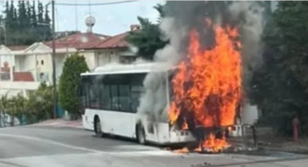 Σε ηλεκτρολογικό πρόβλημα οφείλεται η φωτιά σε λεωφορείο του ΚΤΕΛ Σερρών - video