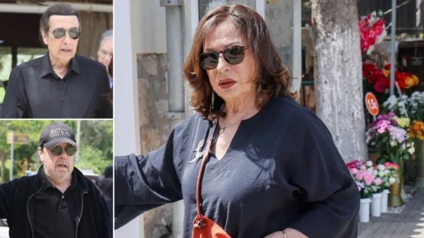 Αχιλλέας Θεοφίλου - Κηδεία: Το «ευχαριστώ» της Χαρούλας Αλεξίου - Συγγενείς και φίλοι αποχαιρετούν τον μουσικό παραγωγό