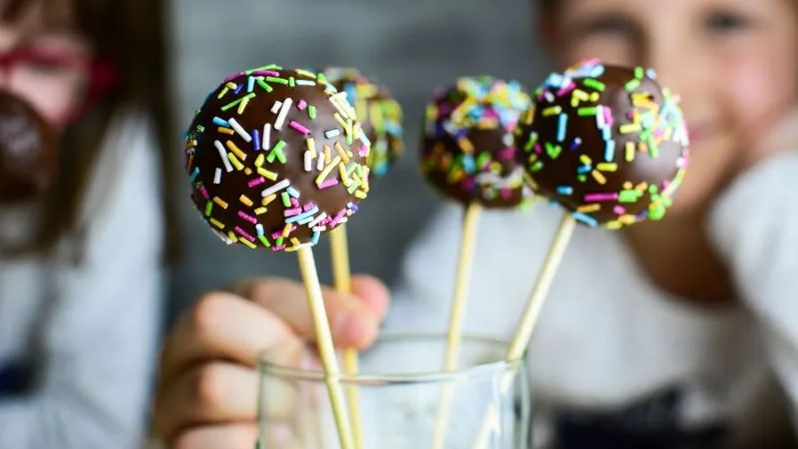 Cake pops με επικάλυψη σοκολάτας