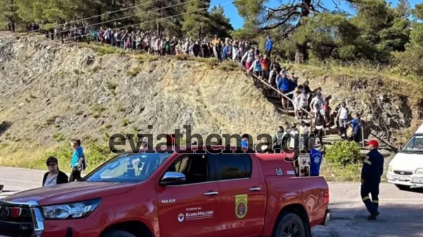 Χιλιάδες κόσμου περπατούν 20χλμ για τάμα στον Άγιο Ιωάννη Ρώσσο