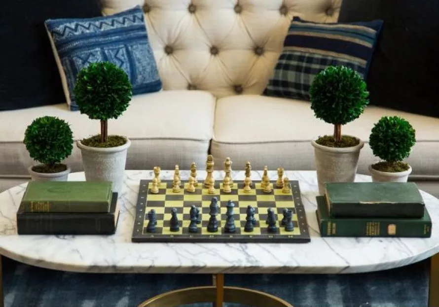 5 ιδέες για να διακοσμήσετε το coffee table με στιλ και ισορροπία